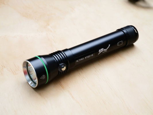 Altiro AT0311B 2000 Lumen IPX8 Diving Flashlight – 26650 Rechargeable Torch NZ